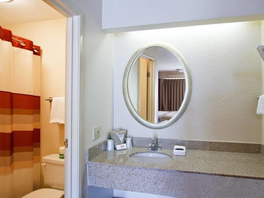 Red Roof Inn Charleston West - Hurricane, Wv Teays Valley Esterno foto